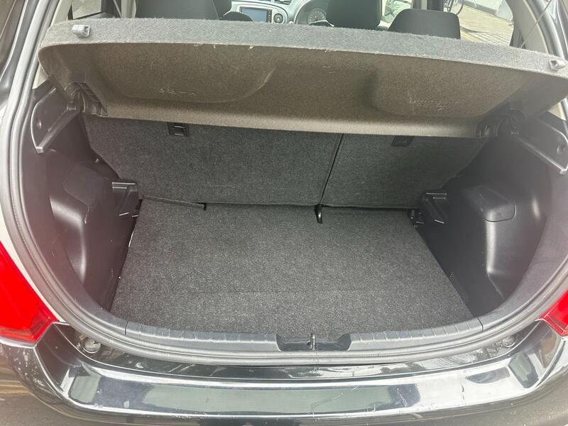 TOYOTA VITZ Yaris, 1.3 Petrol 5 Dr 2013