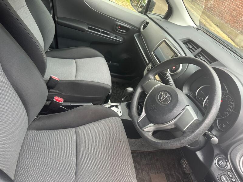 TOYOTA VITZ Yaris, 1.3 Petrol 5 Dr 2013